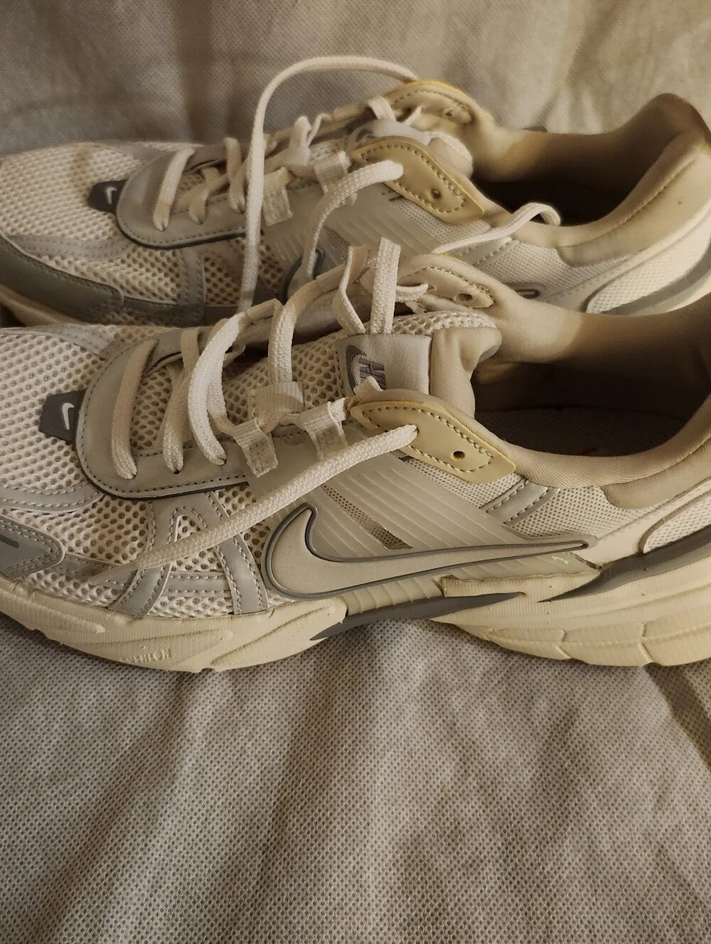 Nike V2K Run Women's Shoes with Reflective Accents Sz 11